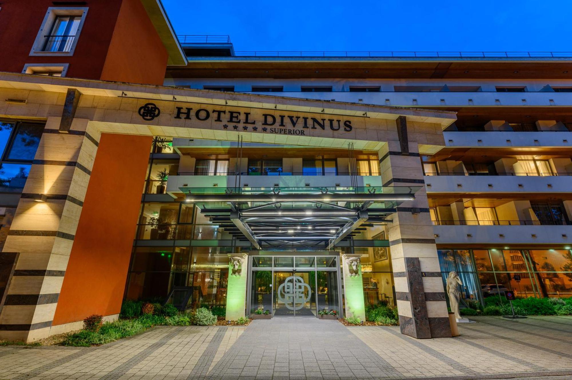 Hotel Divinus Debrecen Buitenkant foto